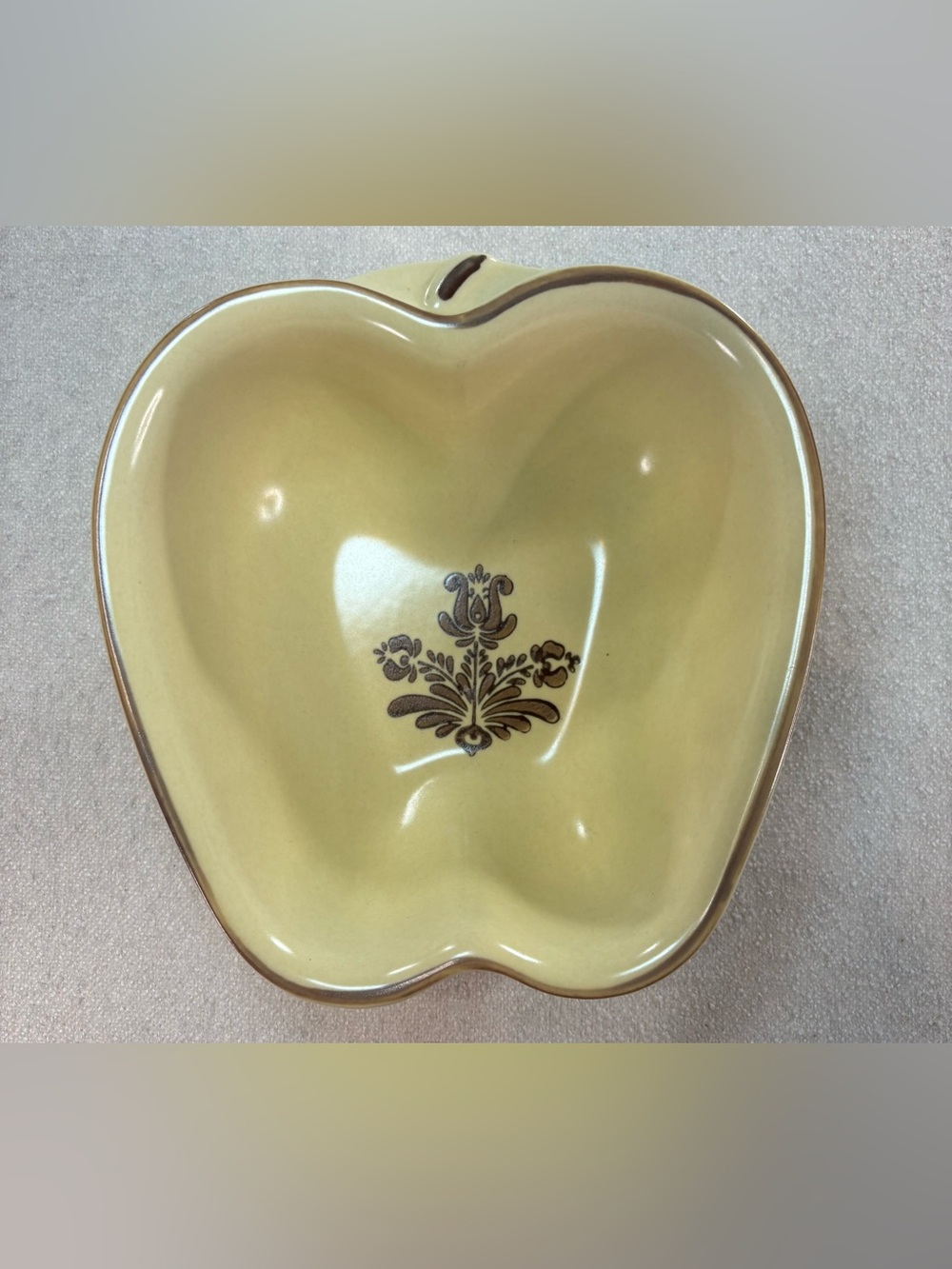 VILLAGE by Pfaltzgraff  APPLE SHAPED BAKING DISH farmhouse